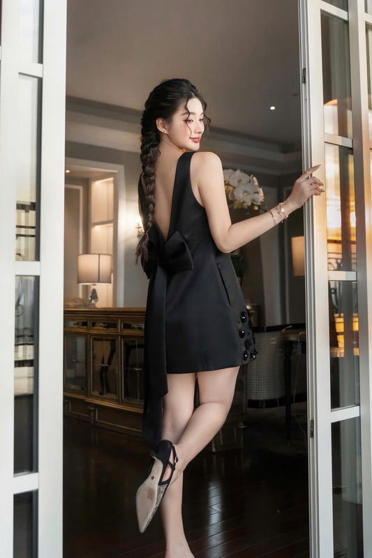 Flower Sleeveless V-Veck Mini Dress in Black
