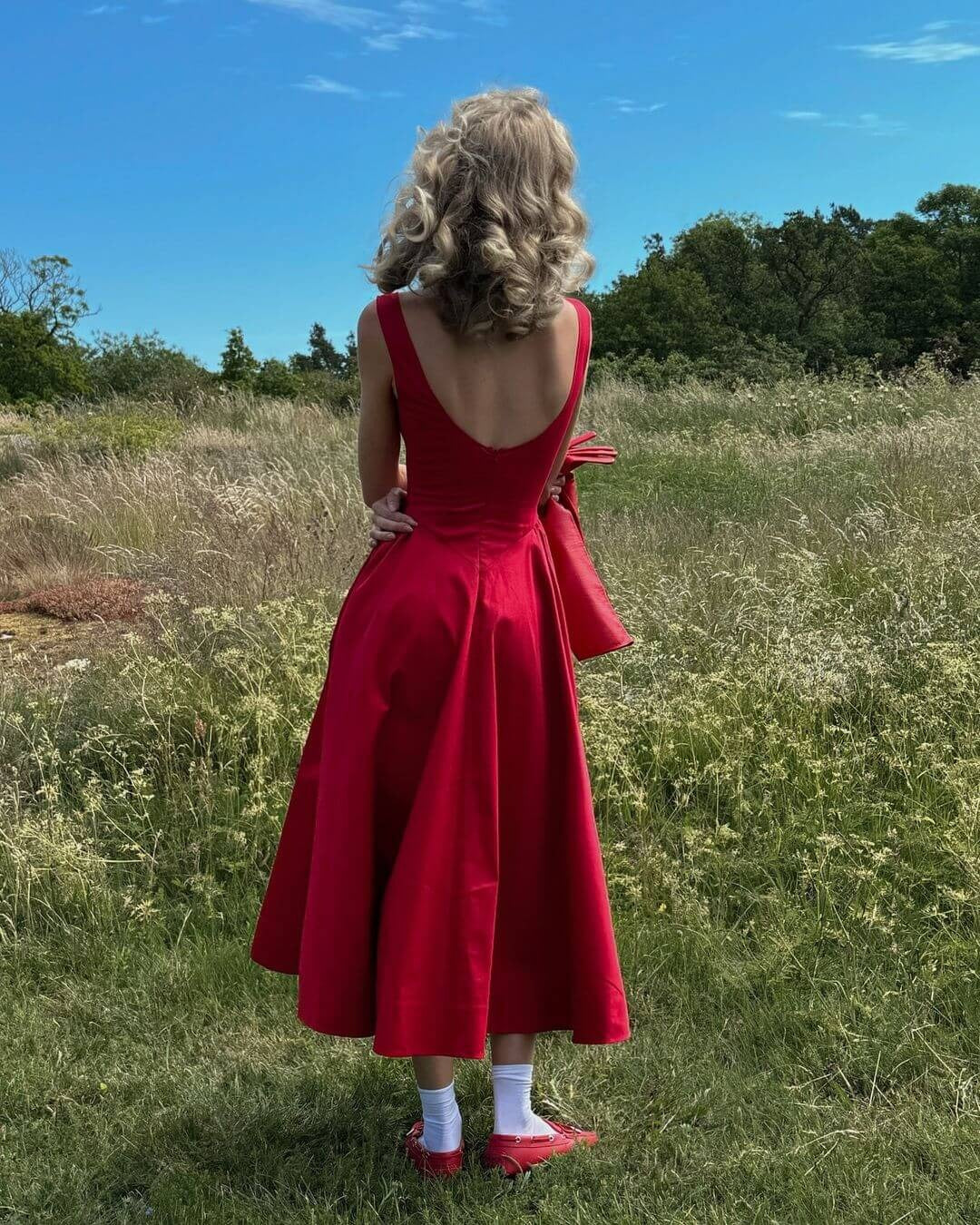 Stretch Cotton Sateen Midi Dress in red Avalabel