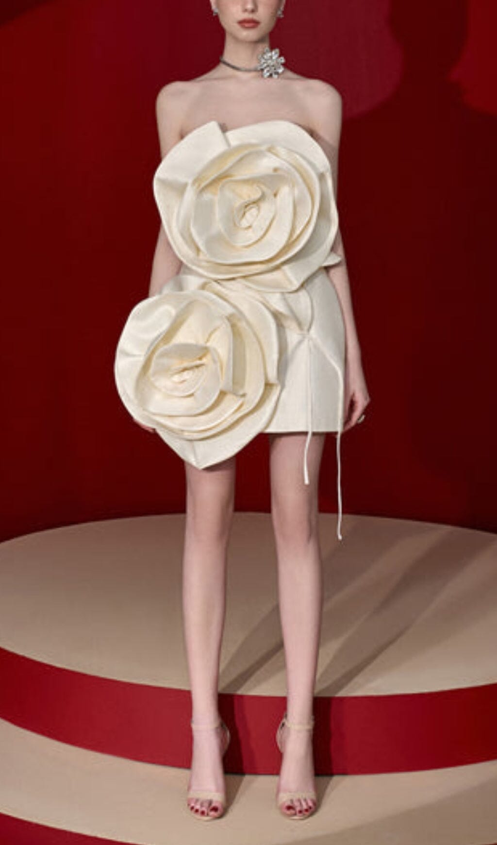 BEIGE FLOWER STRAPLESS BIND MINI DRESS Avalabel