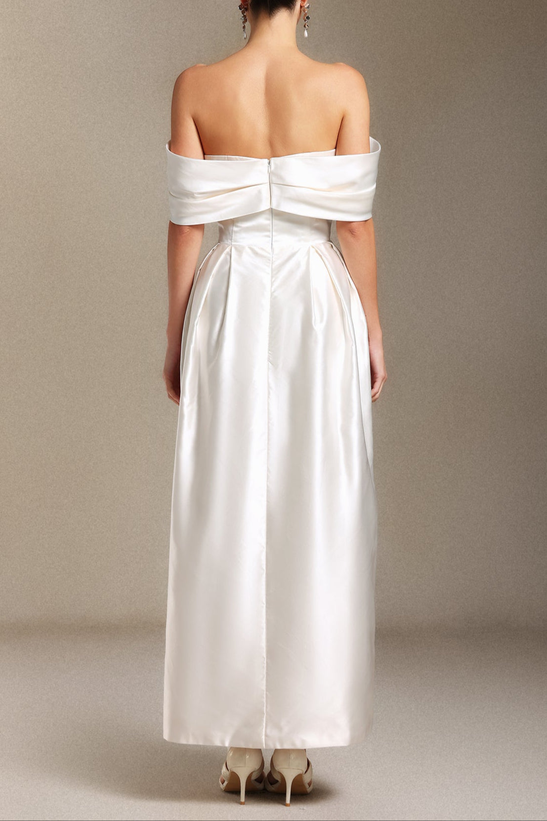 Donna Bare Shoulders Flower Cylinder Maxi Dress in White Avalabel