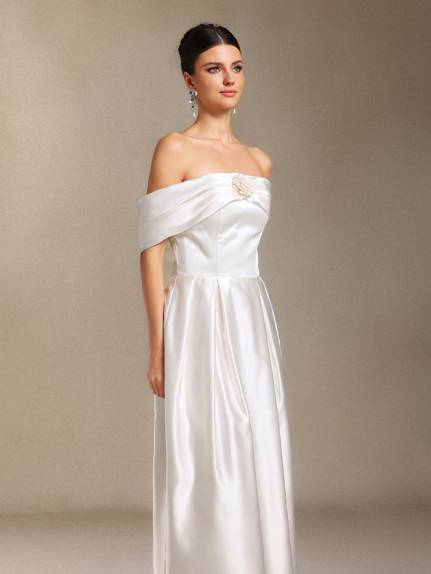 Donna Bare Shoulders Flower Cylinder Maxi Dress in White Avalabel