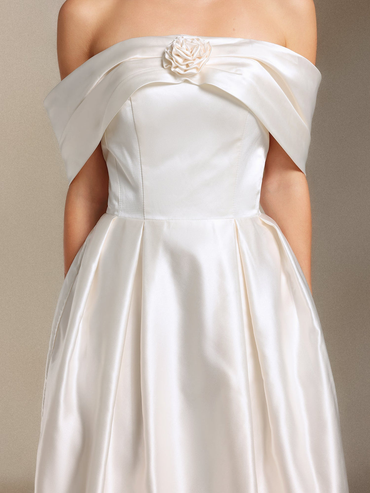 Donna Bare Shoulders Flower Cylinder Maxi Dress in White Avalabel