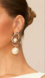 Double Irregular Twisted Hoop Two-Size Pearl Drop Silver Earrings poava