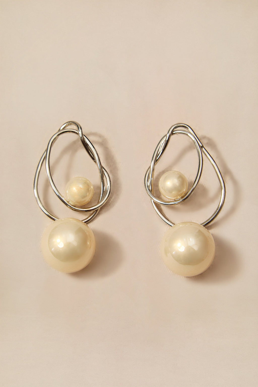 Double Irregular Twisted Hoop Two-Size Pearl Drop Silver Earrings poava