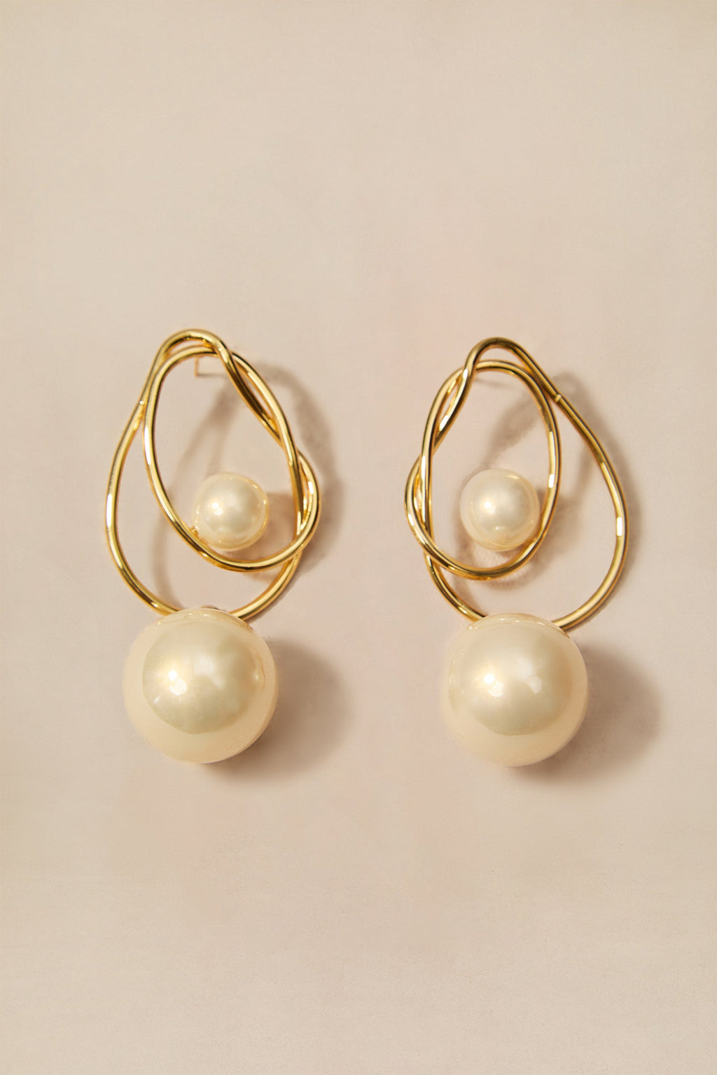 Double Irregular Twisted Hoop Two-Size Pearl Drop Silver Earrings poava