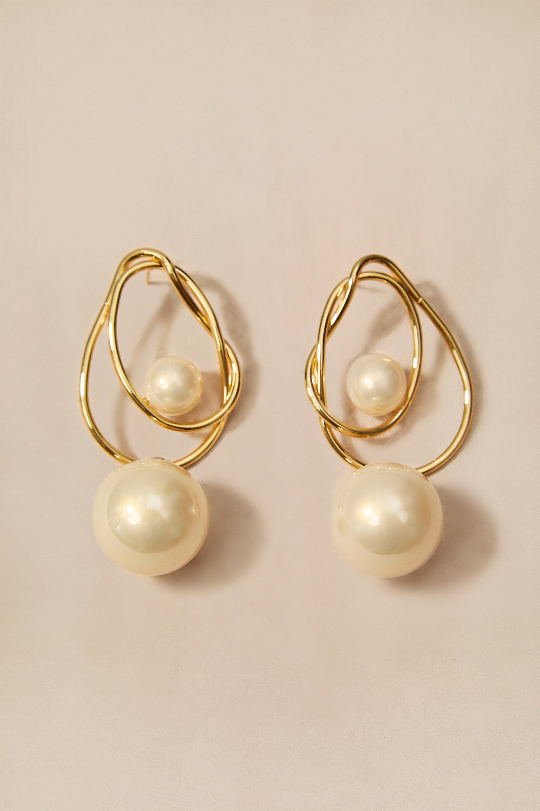 Double Irregular Twisted Hoop Two-Size Pearl Drop Silver Earrings poava