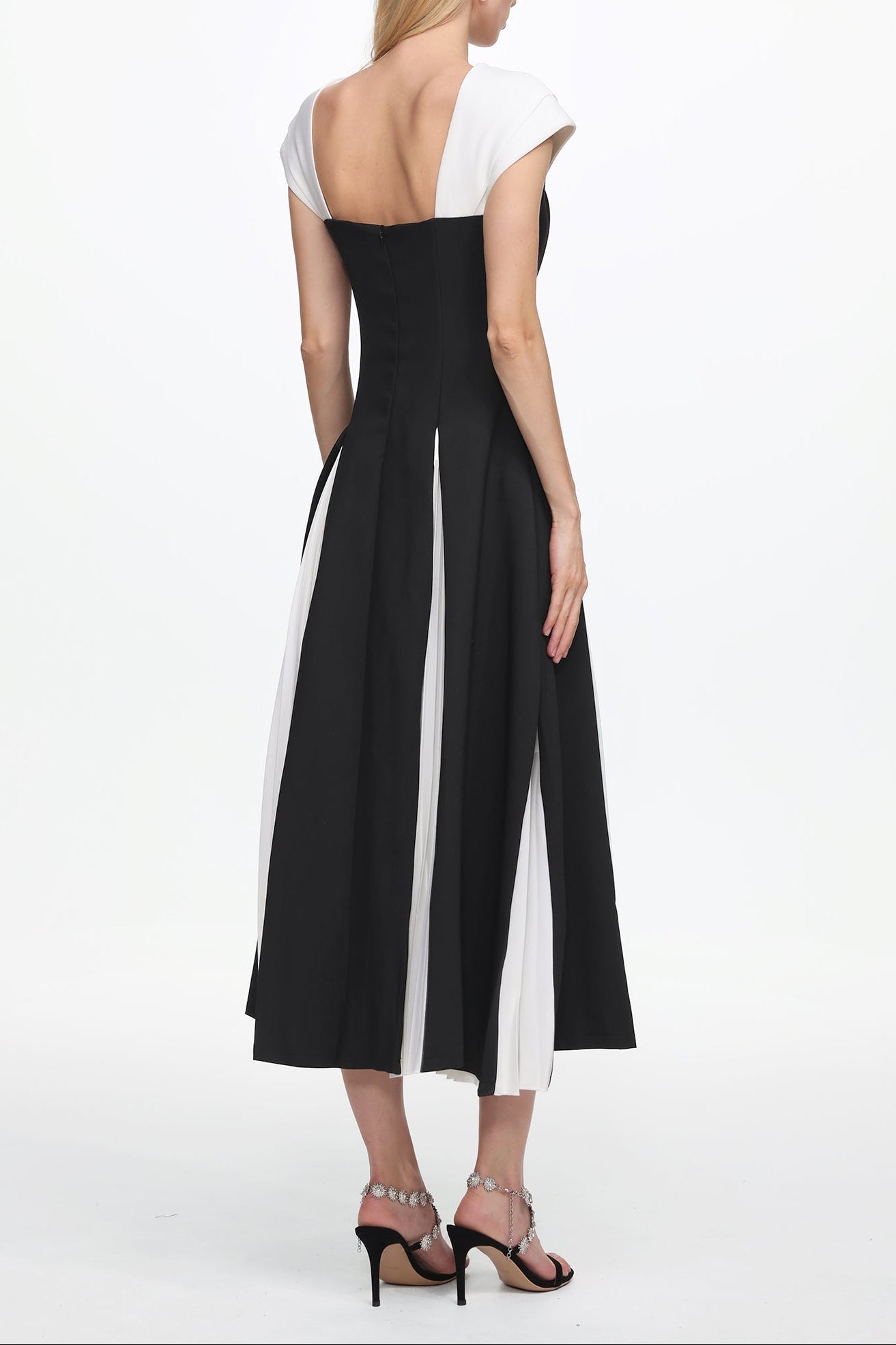 Saly Short Sleeve Contrast Pleated Woven Maxi Dress Avalabel