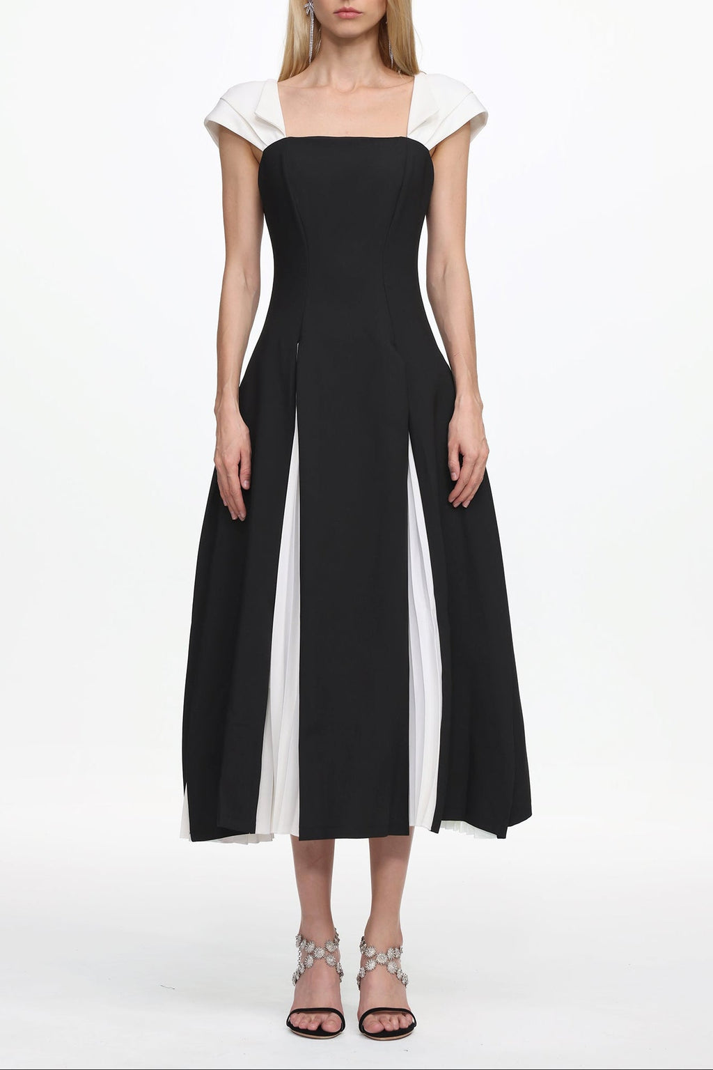 Saly Short Sleeve Contrast Pleated Woven Maxi Dress Avalabel