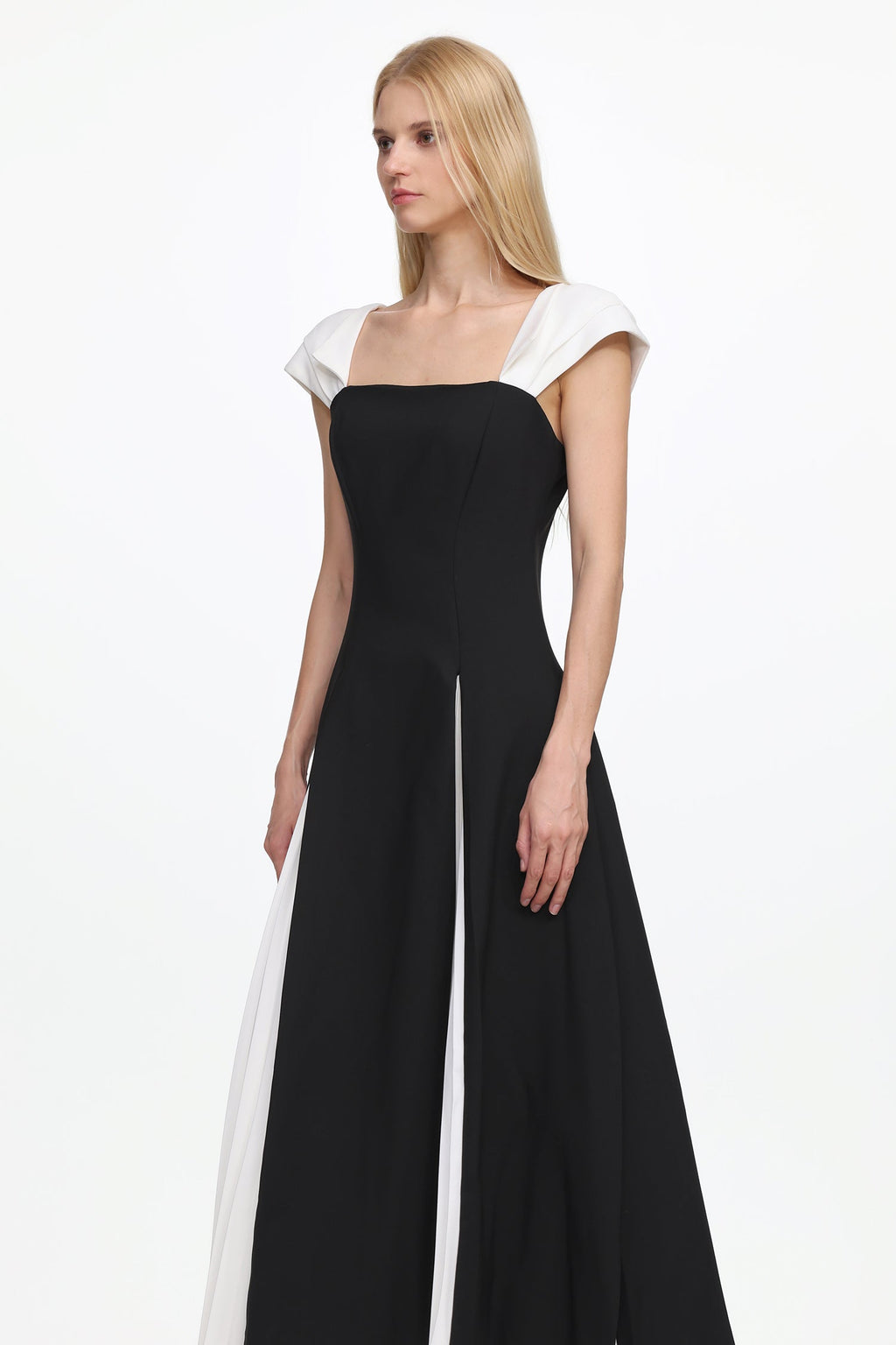 Saly Short Sleeve Contrast Pleated Woven Maxi Dress Avalabel