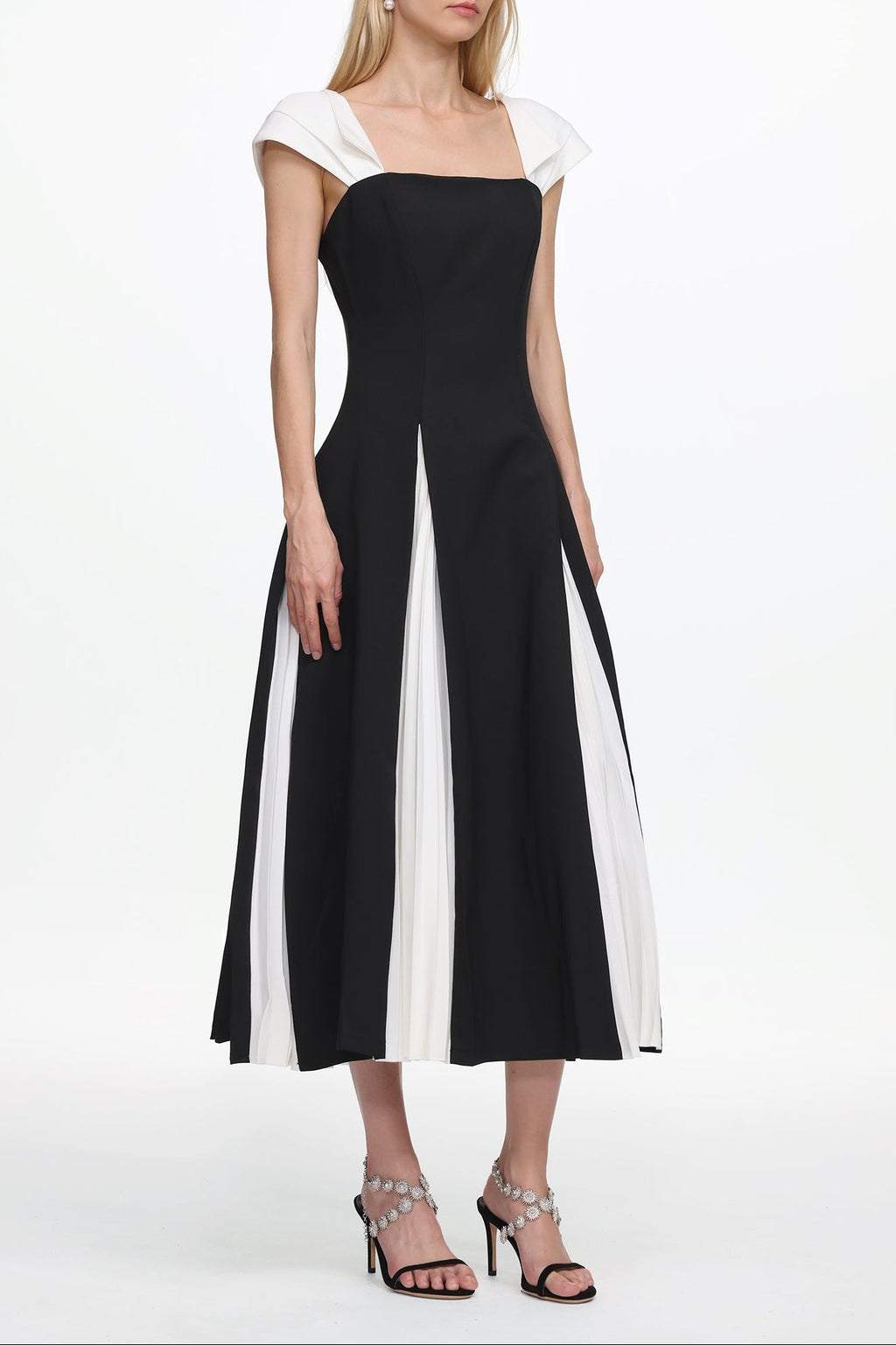 Saly Short Sleeve Contrast Pleated Woven Maxi Dress Avalabel