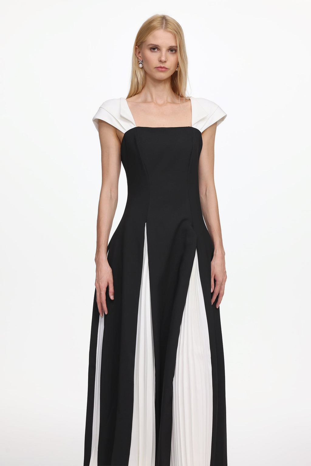 Saly Short Sleeve Contrast Pleated Woven Maxi Dress Avalabel