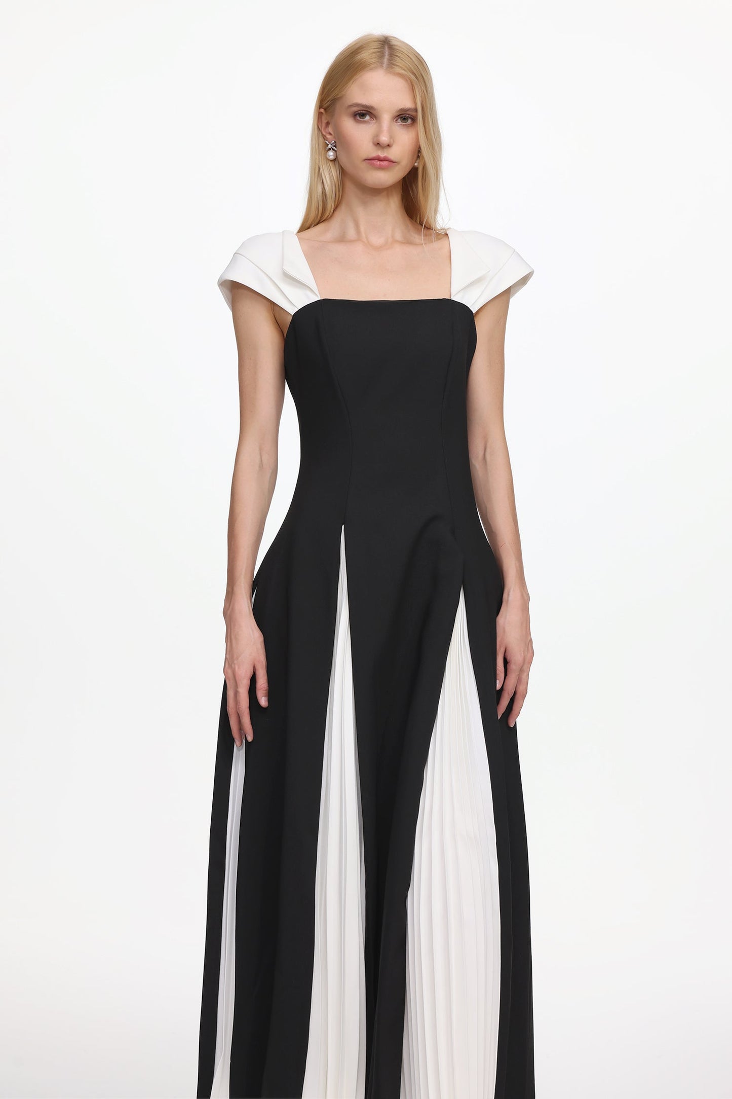 Saly Short Sleeve Contrast Pleated Woven Maxi Dress Avalabel