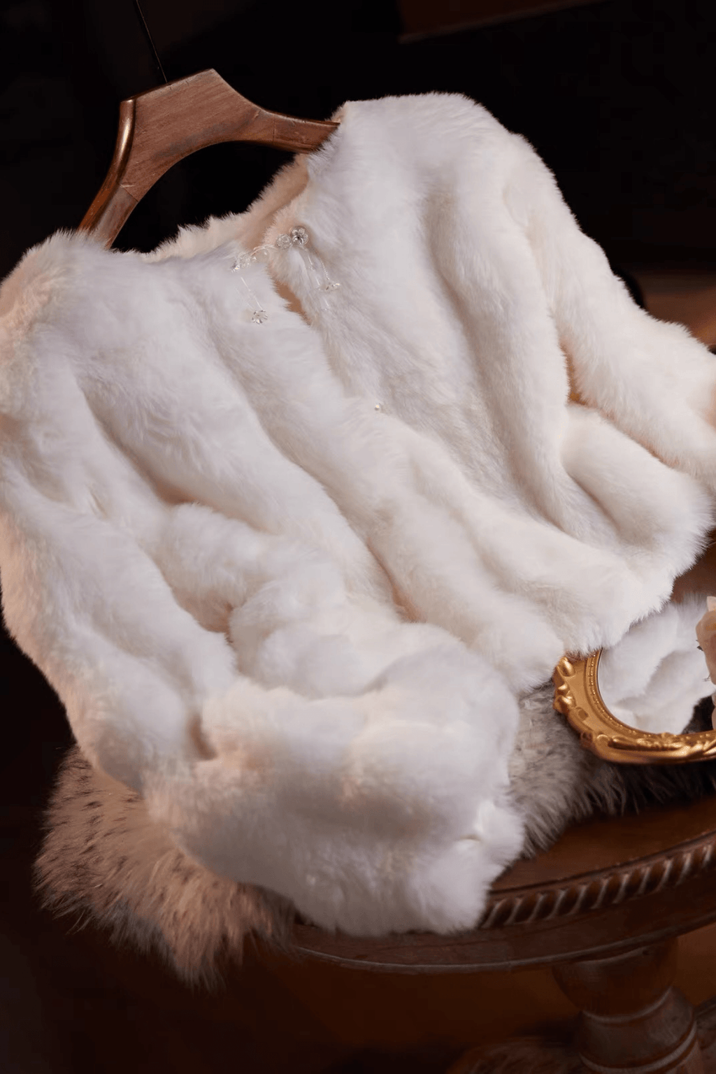 White Faux Fur Short Shawl Avalabel