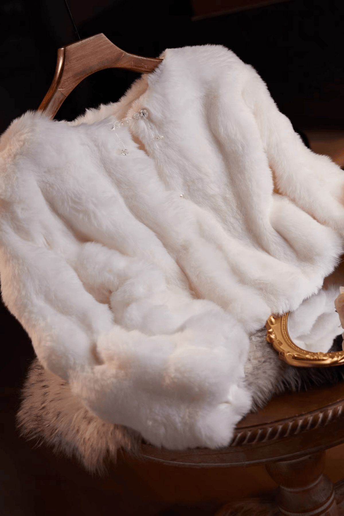 White Faux Fur Short Shawl Avalabel