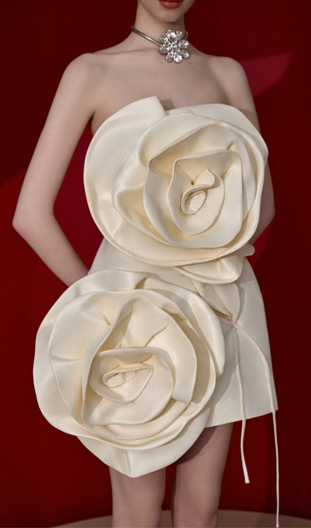 BEIGE FLOWER STRAPLESS BIND MINI DRESS Avalabel