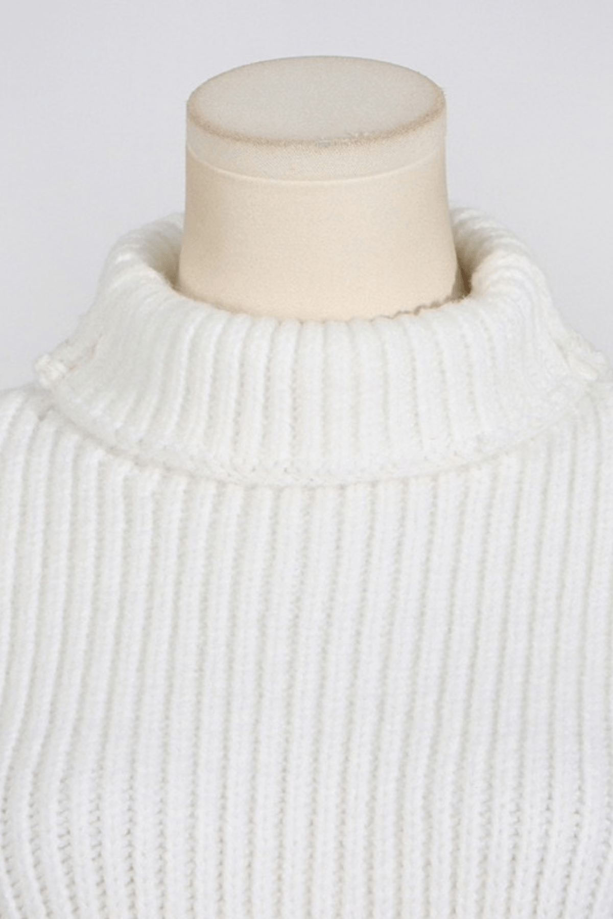 Janis White Turtleneck Sleeveless Knit Sweater Avalabel