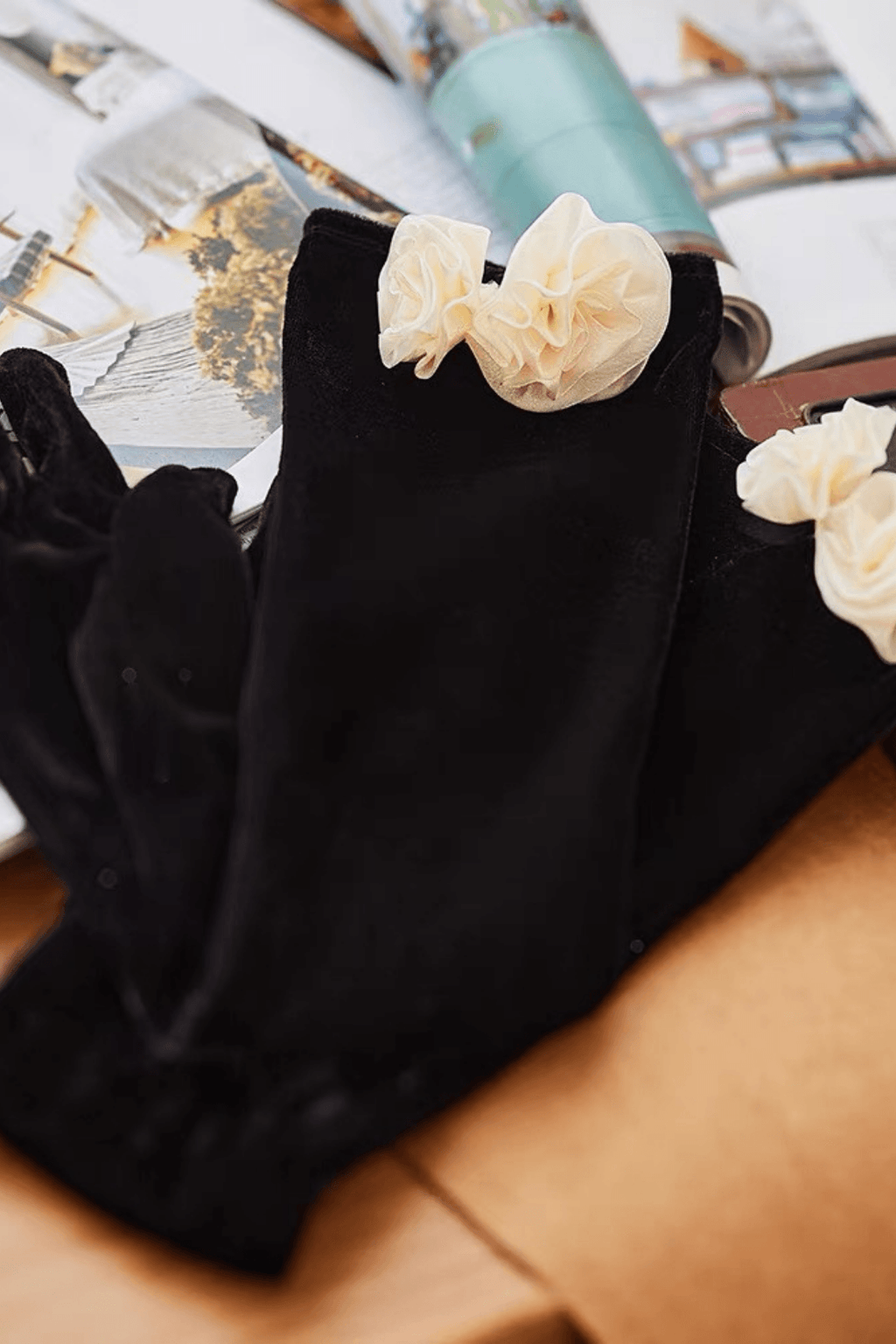3D Flower Decorated Velvet Long Gloves Avalabel