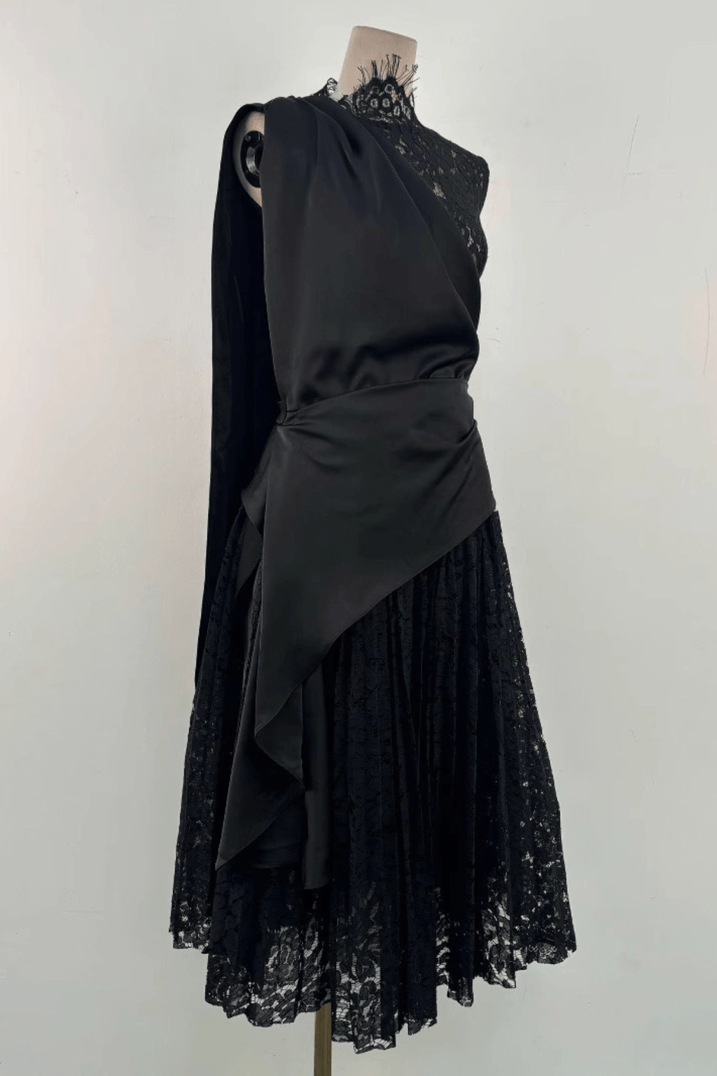 Bonnie Elegant Black Lace Pleated Maxi Dress Avalabel