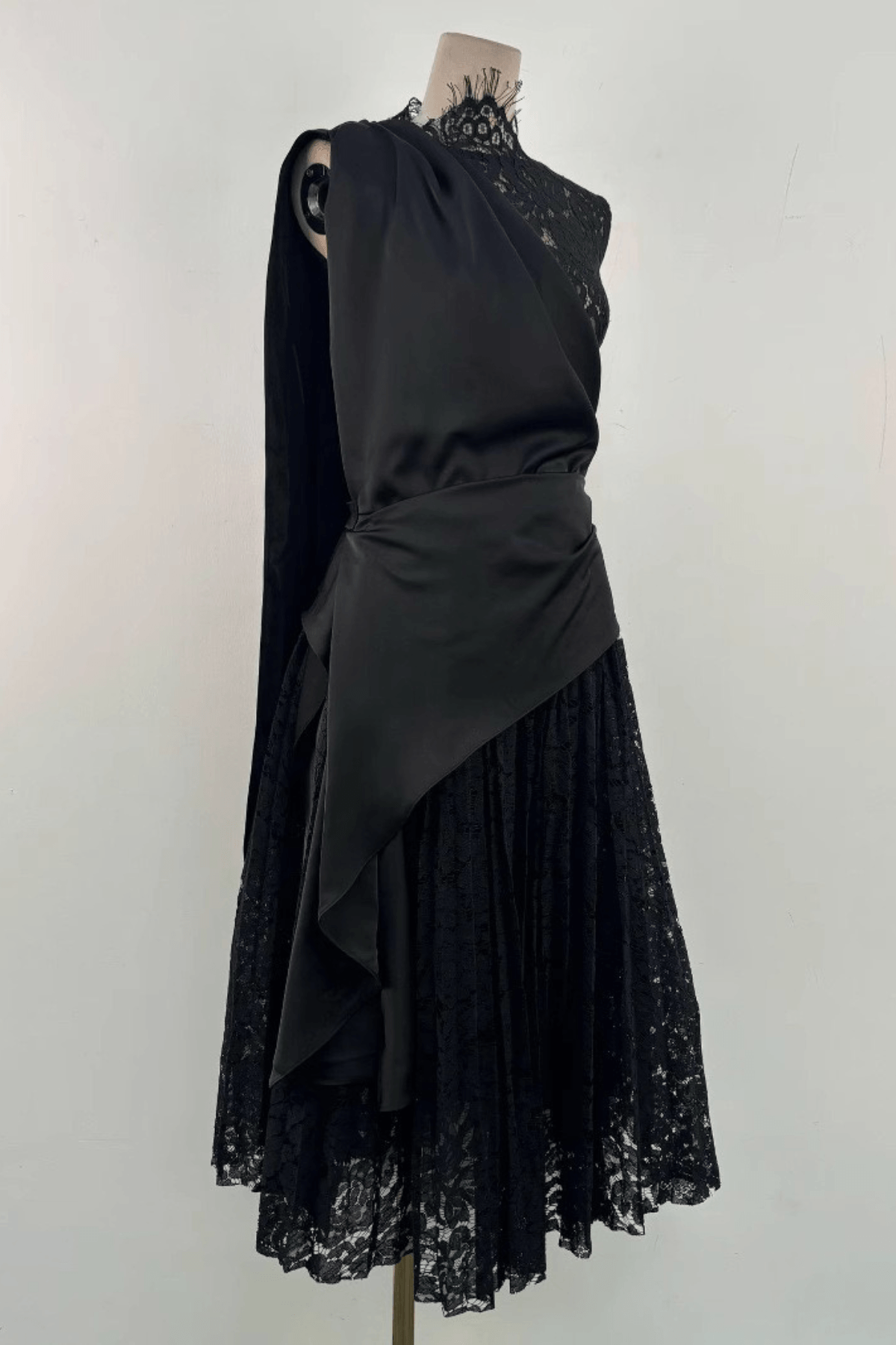 Bonnie Elegant Black Lace Pleated Maxi Dress Avalabel