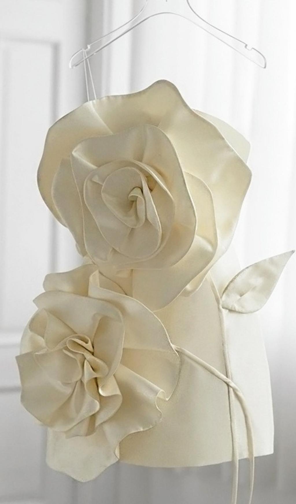 BEIGE FLOWER STRAPLESS BIND MINI DRESS Avalabel