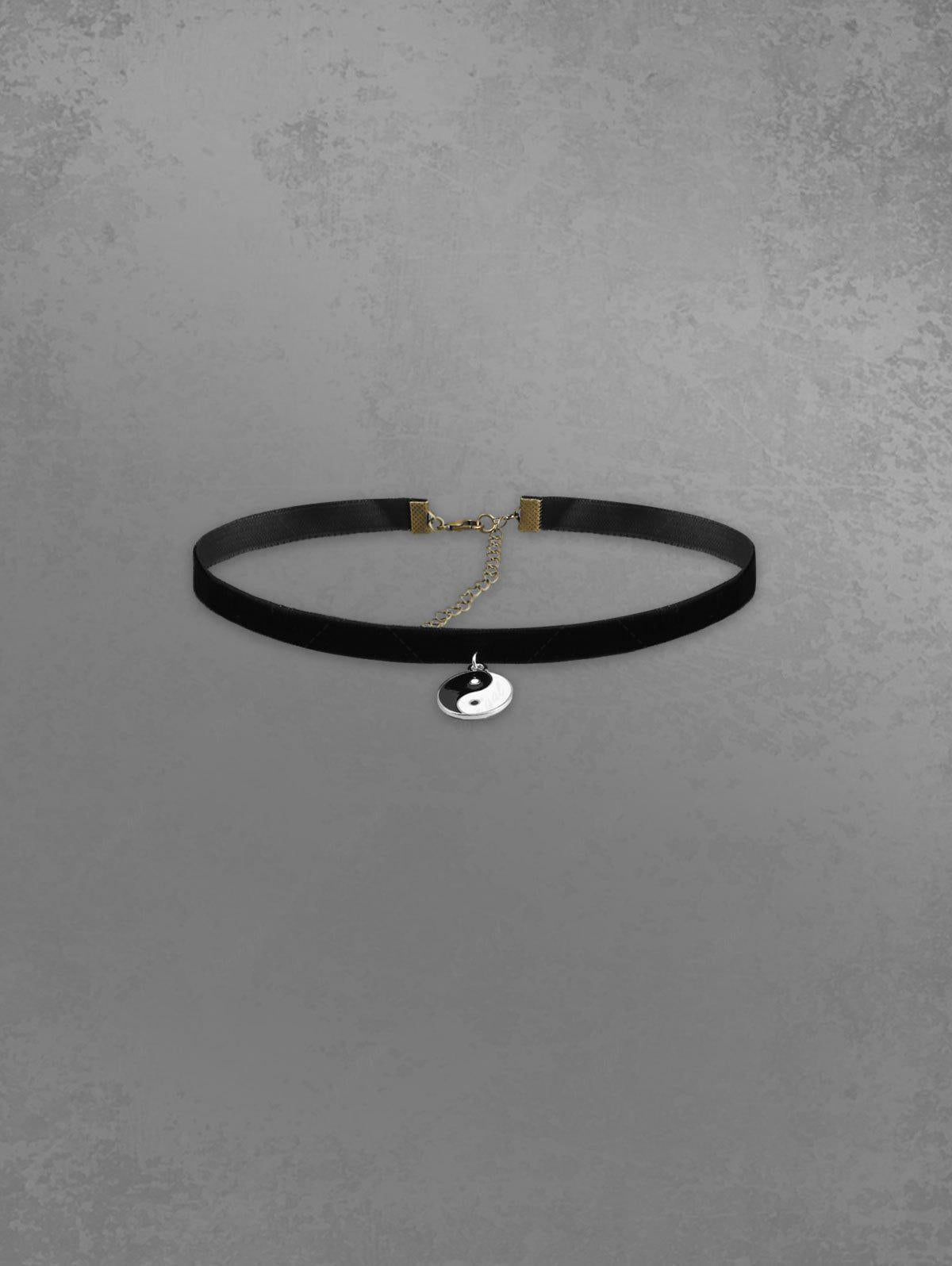 8 Pieces Choker Necklace Set Avalabel