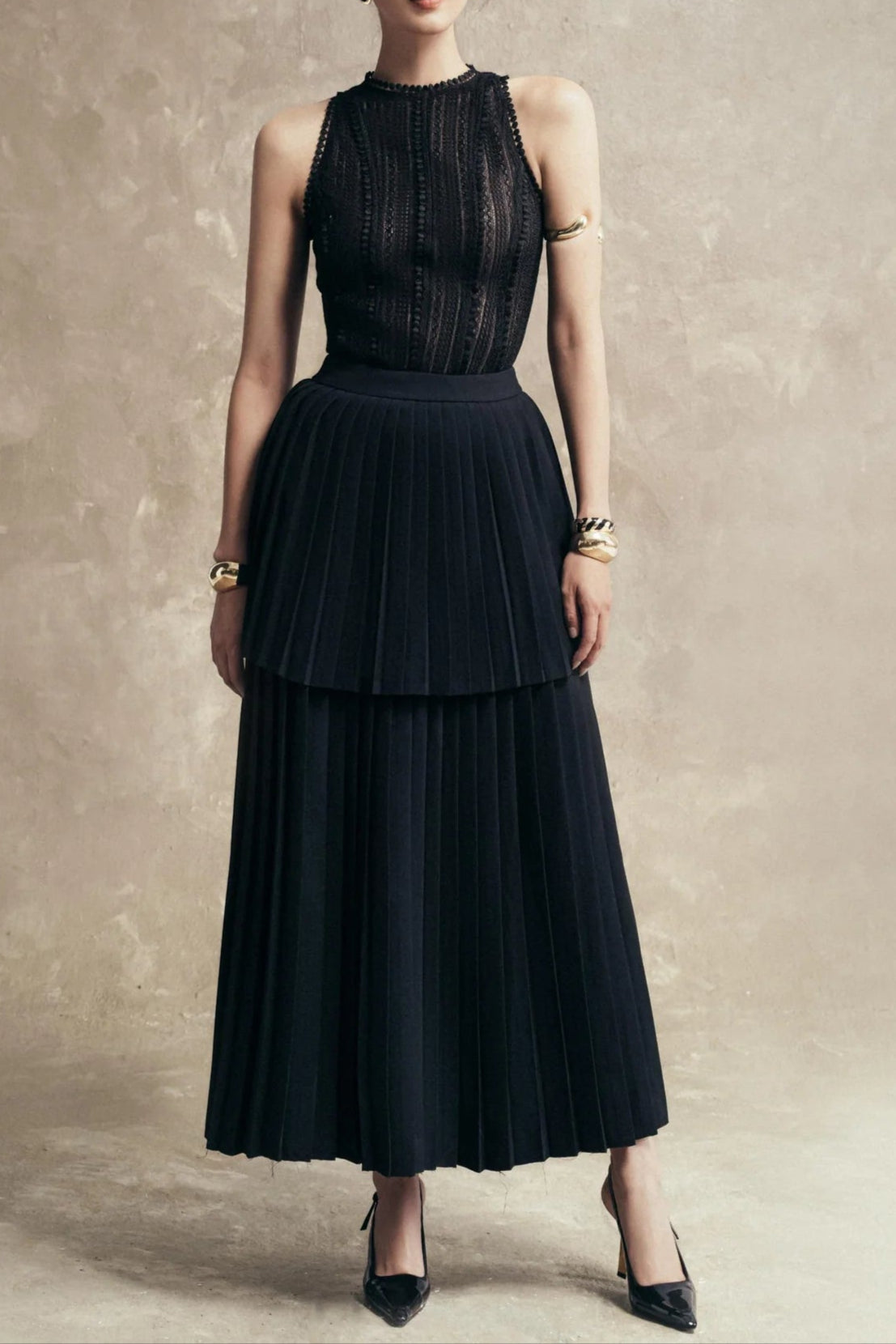 Sleeveless Pleated Layer Skirt Suit in Black Avalabel