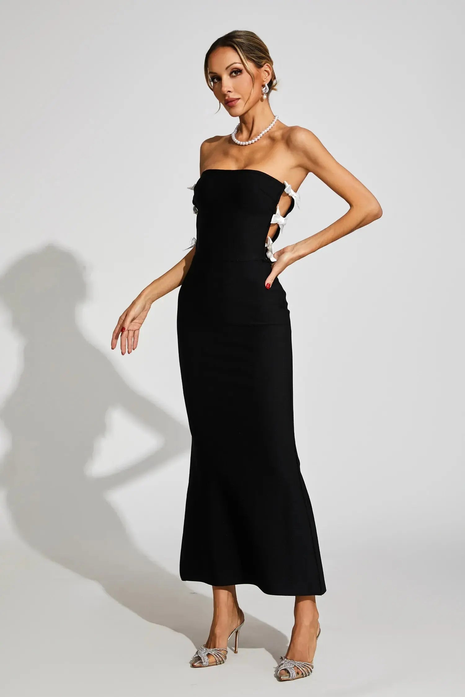 Jocelyn Bowknot-Side Bandage Strapless Maxi Dress in Black Avalabel