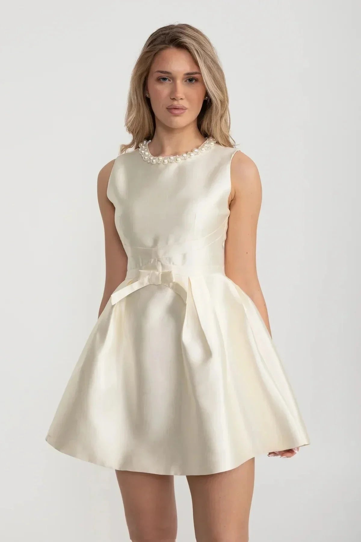 Elegant Fitted Dress With Pearl-Embellished Round Neckline And Bow Waistline Accent - Ivoire Avalabel