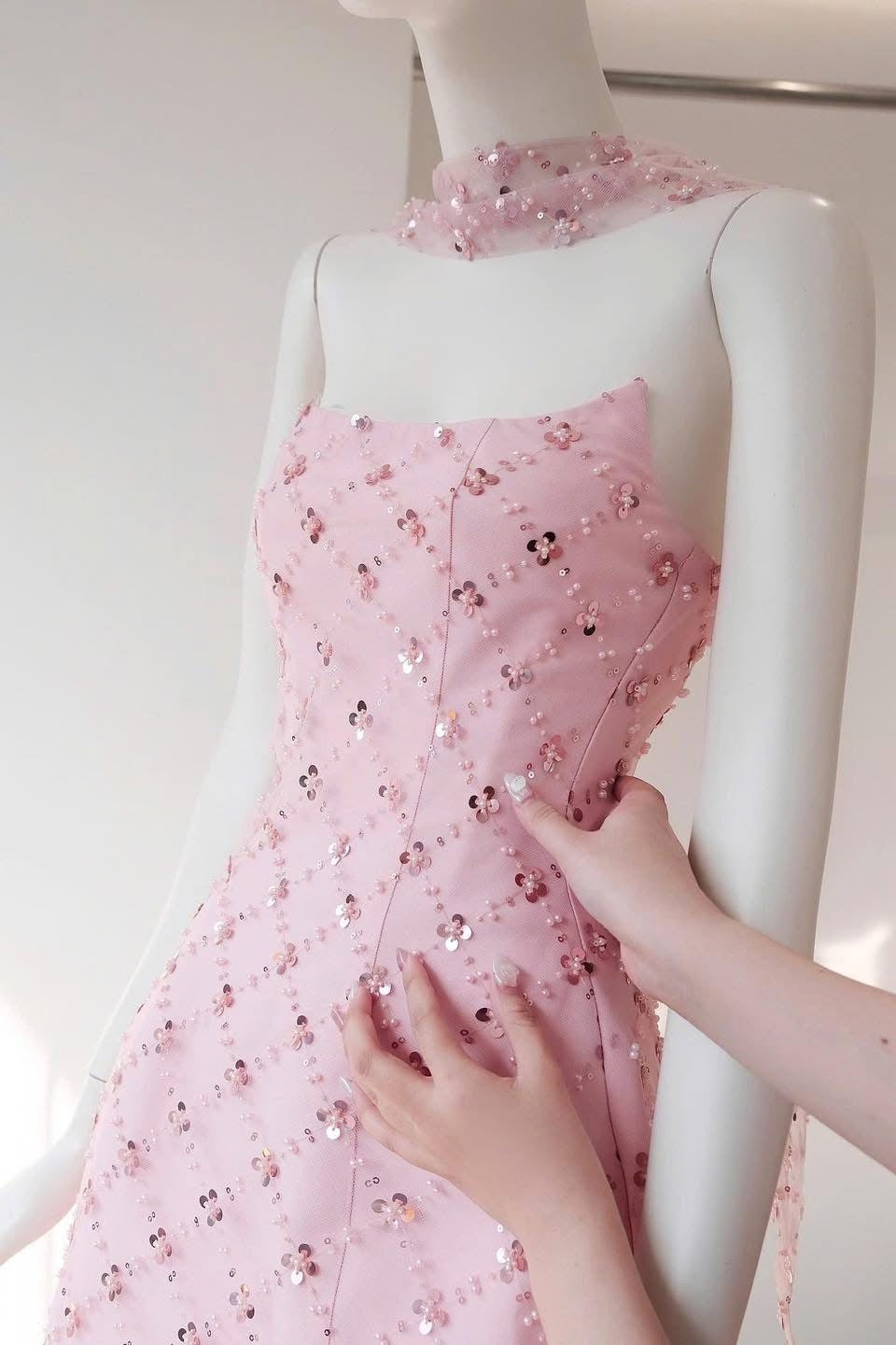 Strapless Sequins Pearl Mini Dress in Pink Avalabel