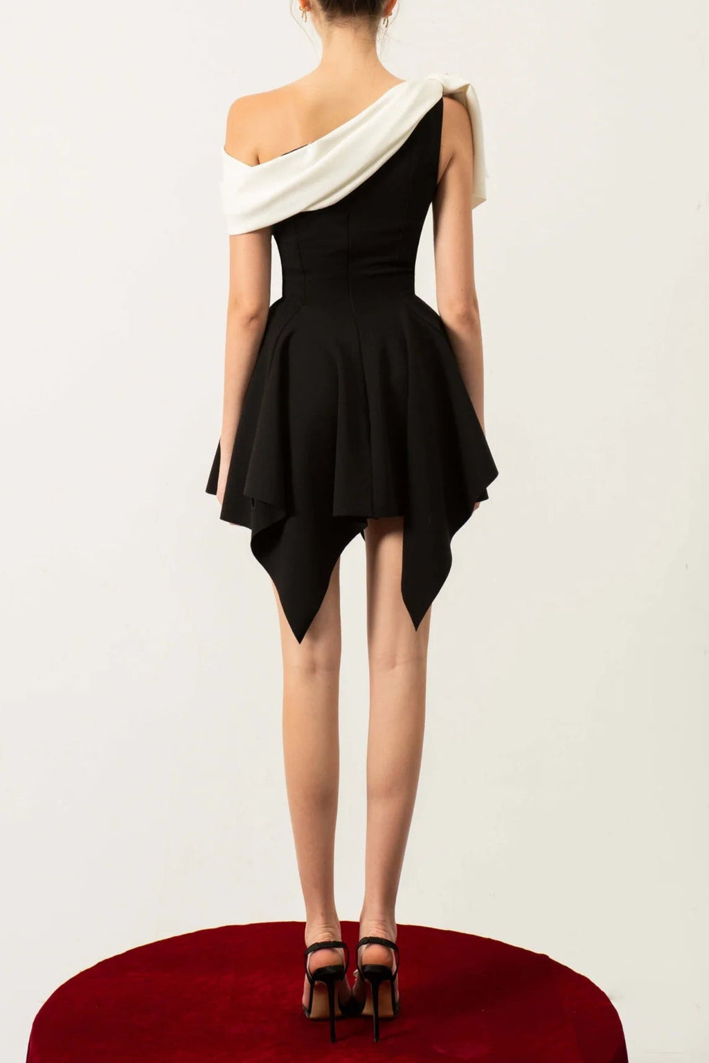 BOW ONE-SHOULDER MINI DRESS IN BLACK Avalabel