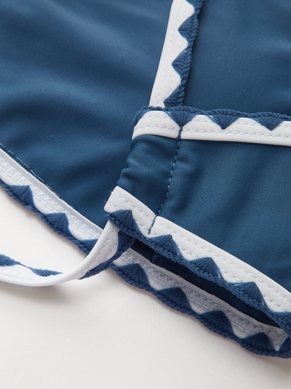 Contrast Cut Knotted Bikini Set Avalabel