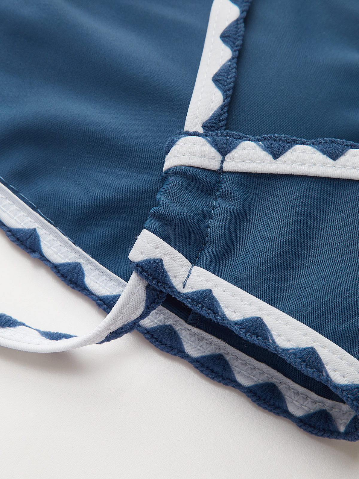 Contrast Cut Knotted Bikini Set Avalabel