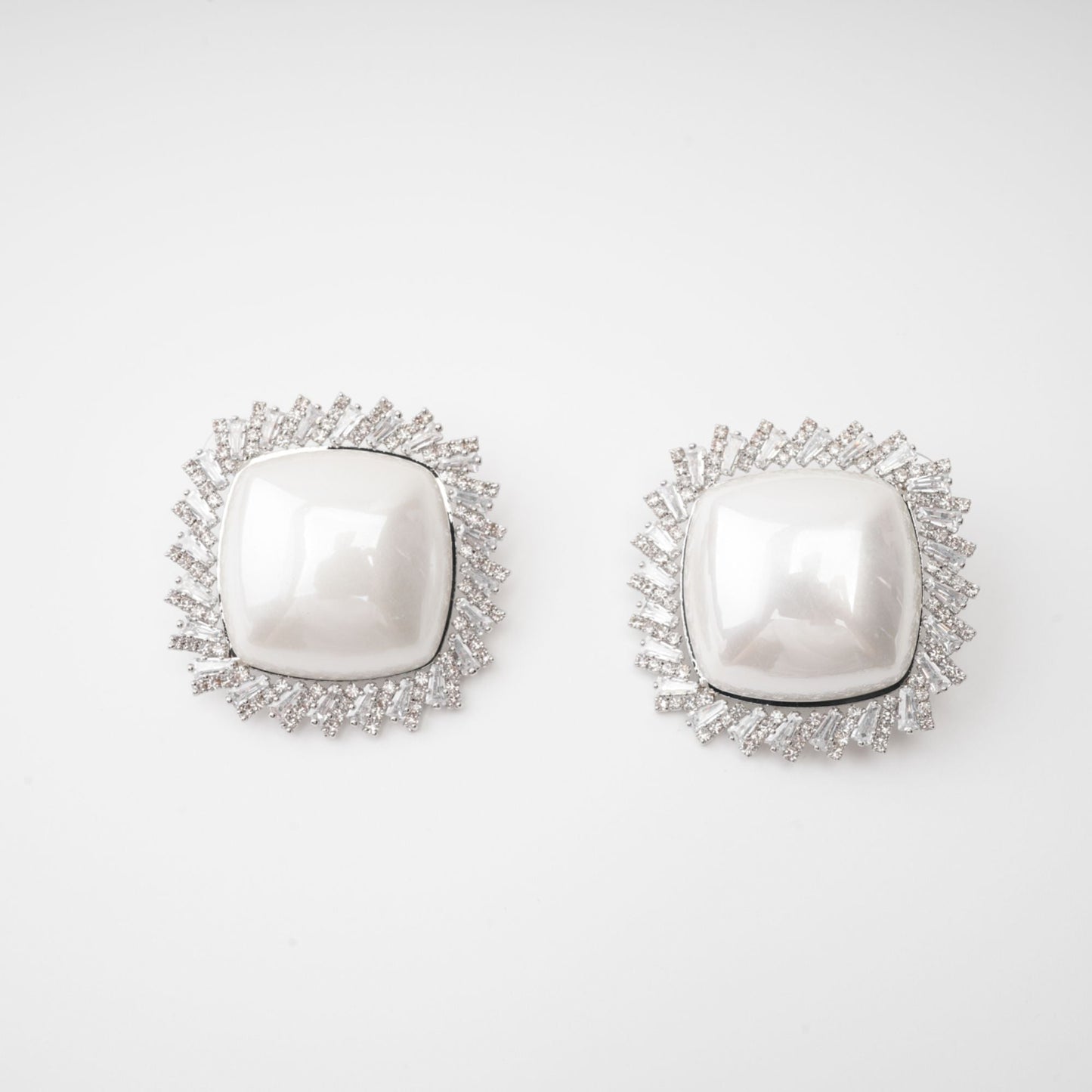 Marilyn Crystal-Embellished Stud Earring Avalabel