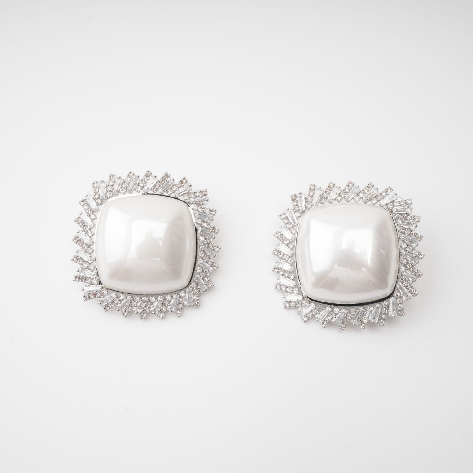 Marilyn Crystal-Embellished Stud Earring Avalabel
