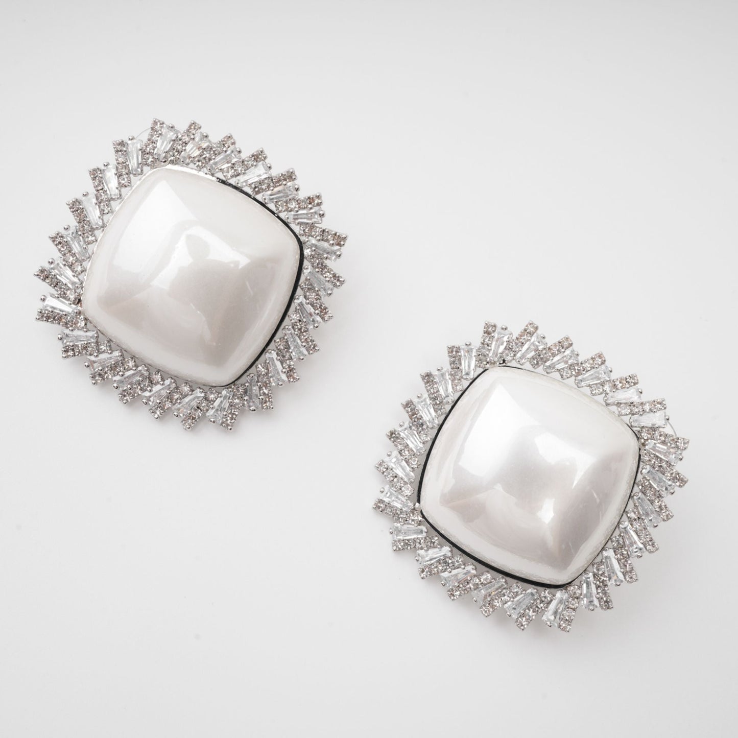 Marilyn Crystal-Embellished Stud Earring Avalabel