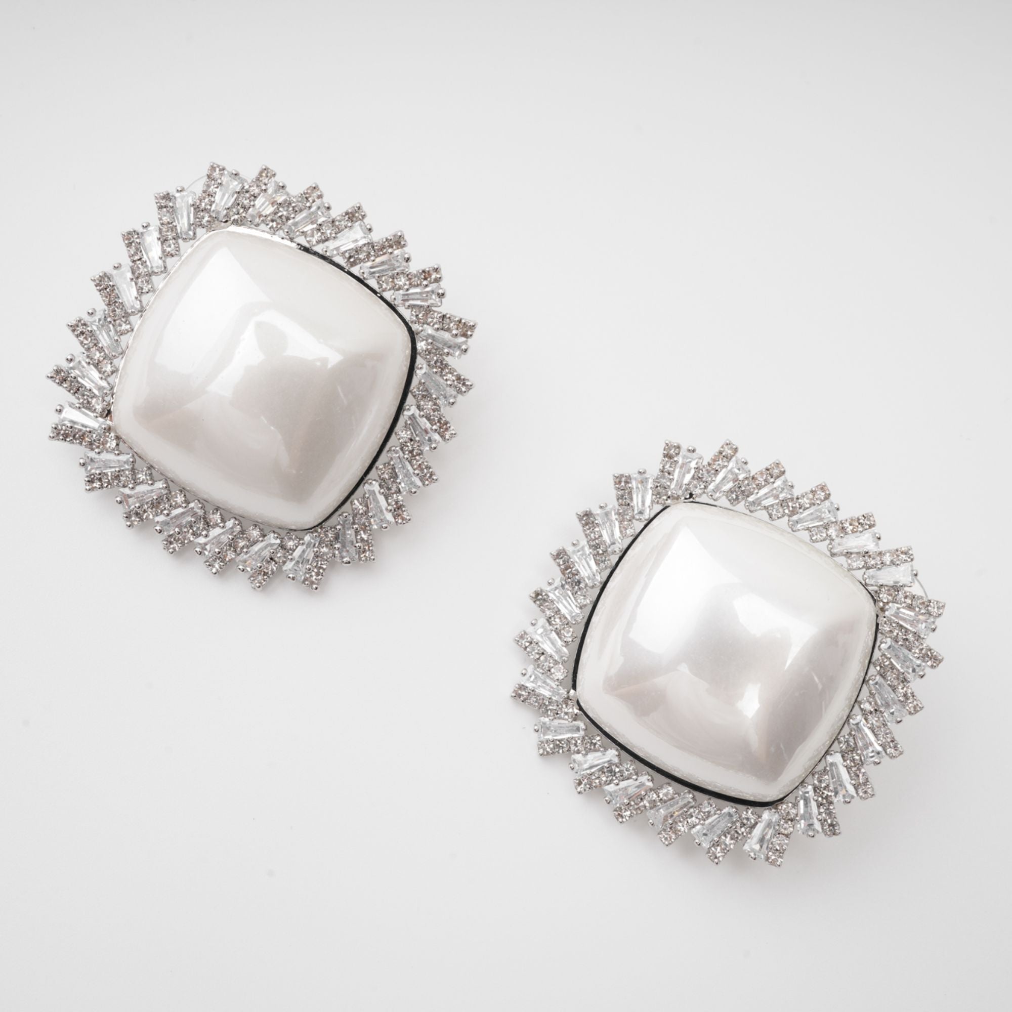 Marilyn Crystal-Embellished Stud Earring Avalabel