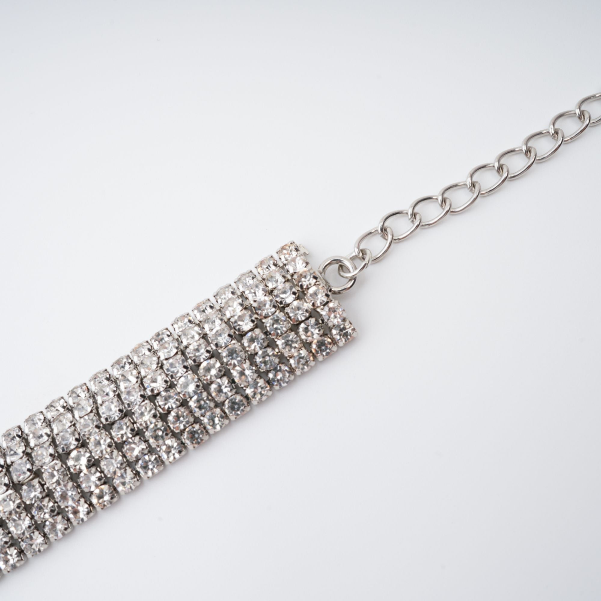Laria Crystal-Embellished Bow-Detail Necklace Avalabel