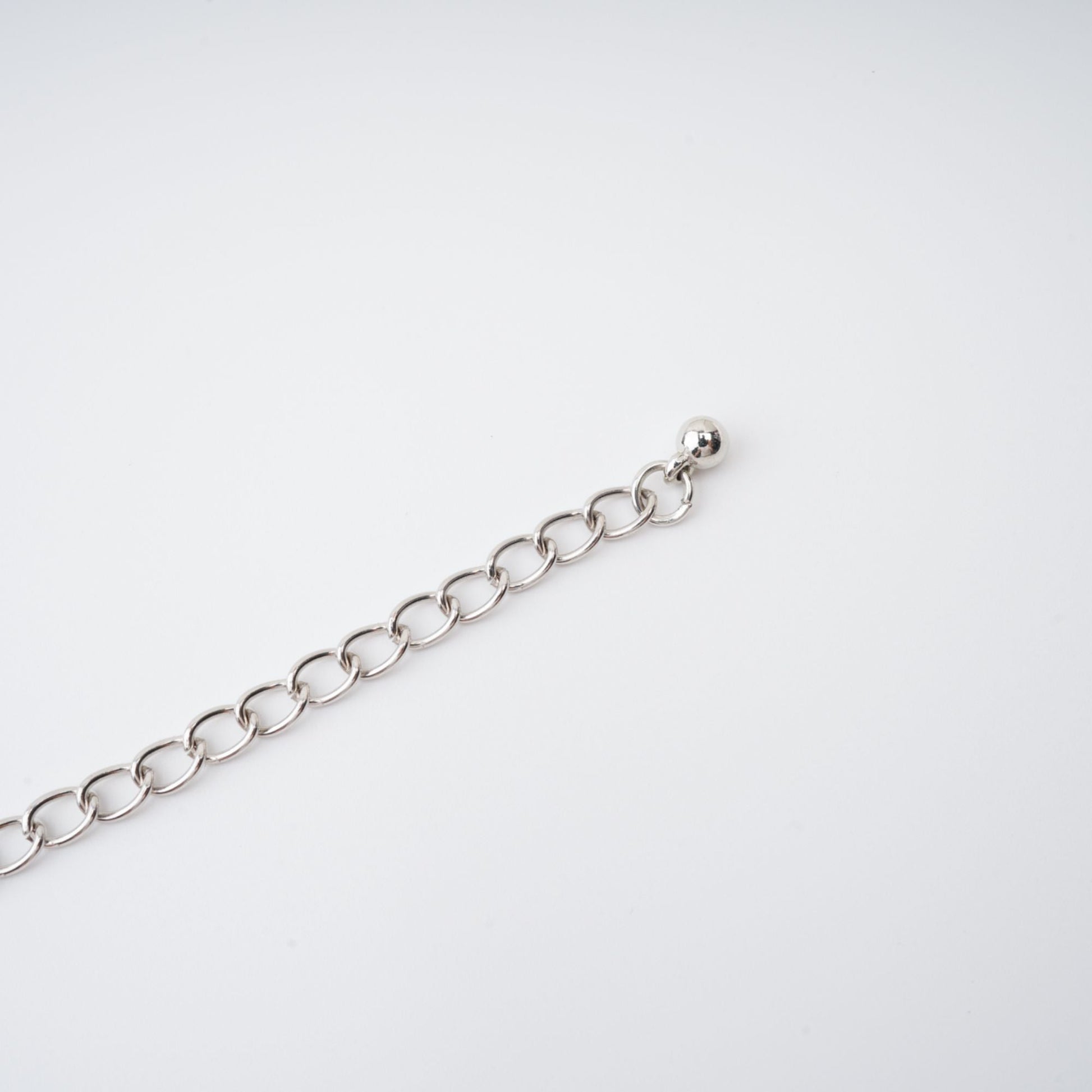 Laria Crystal-Embellished Bow-Detail Necklace Avalabel