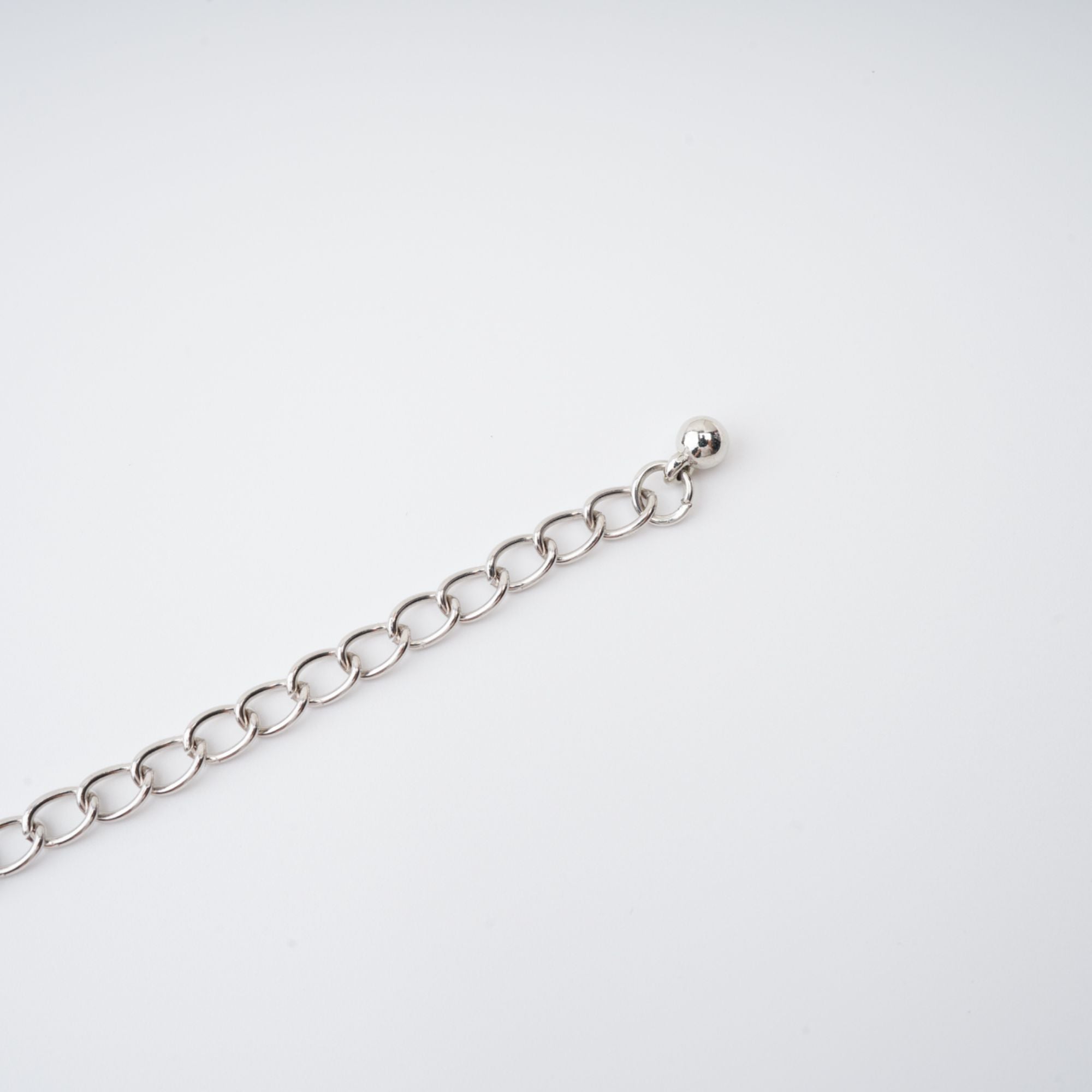 Laria Crystal-Embellished Bow-Detail Necklace Avalabel