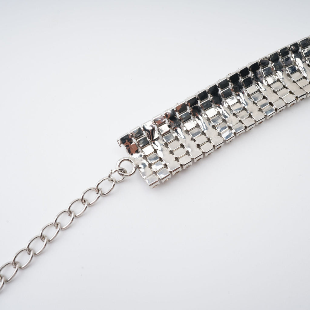 Laria Crystal-Embellished Bow-Detail Necklace Avalabel