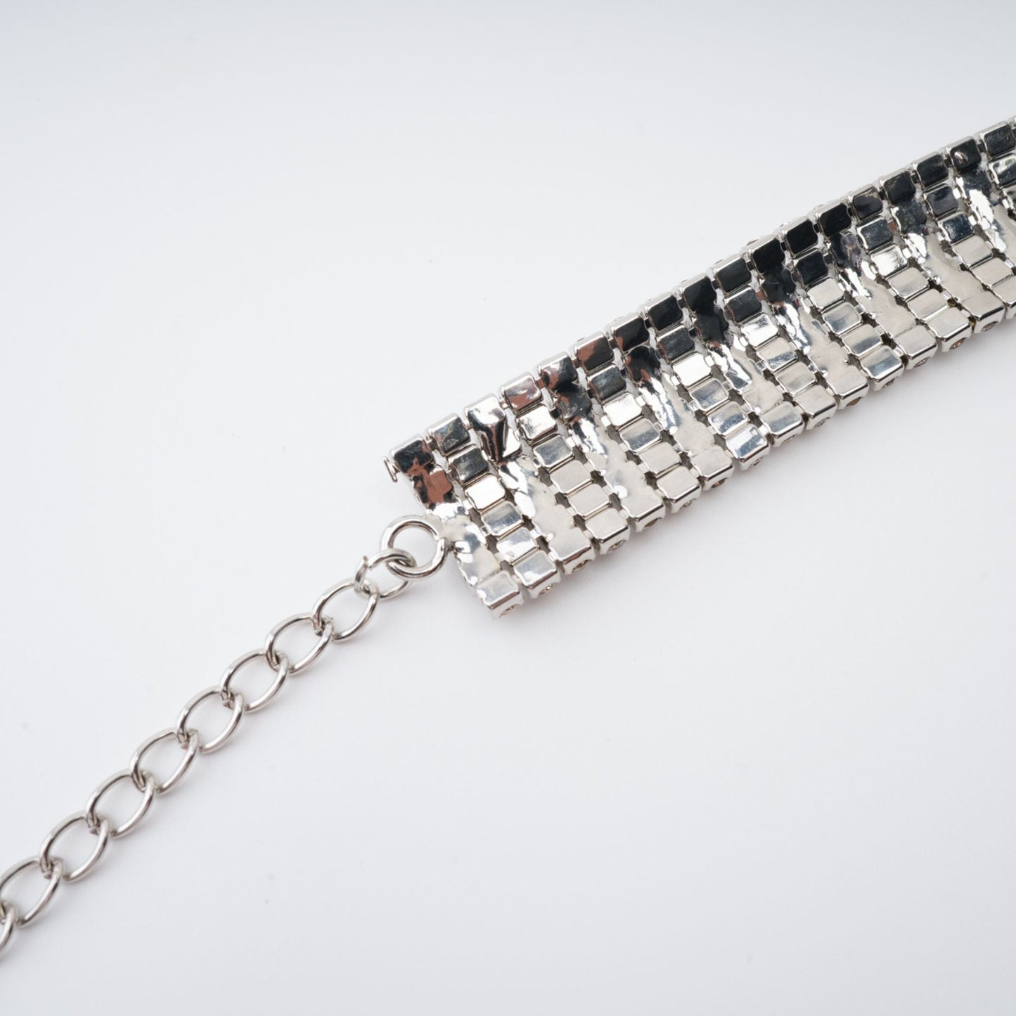 Laria Crystal-Embellished Bow-Detail Necklace Avalabel
