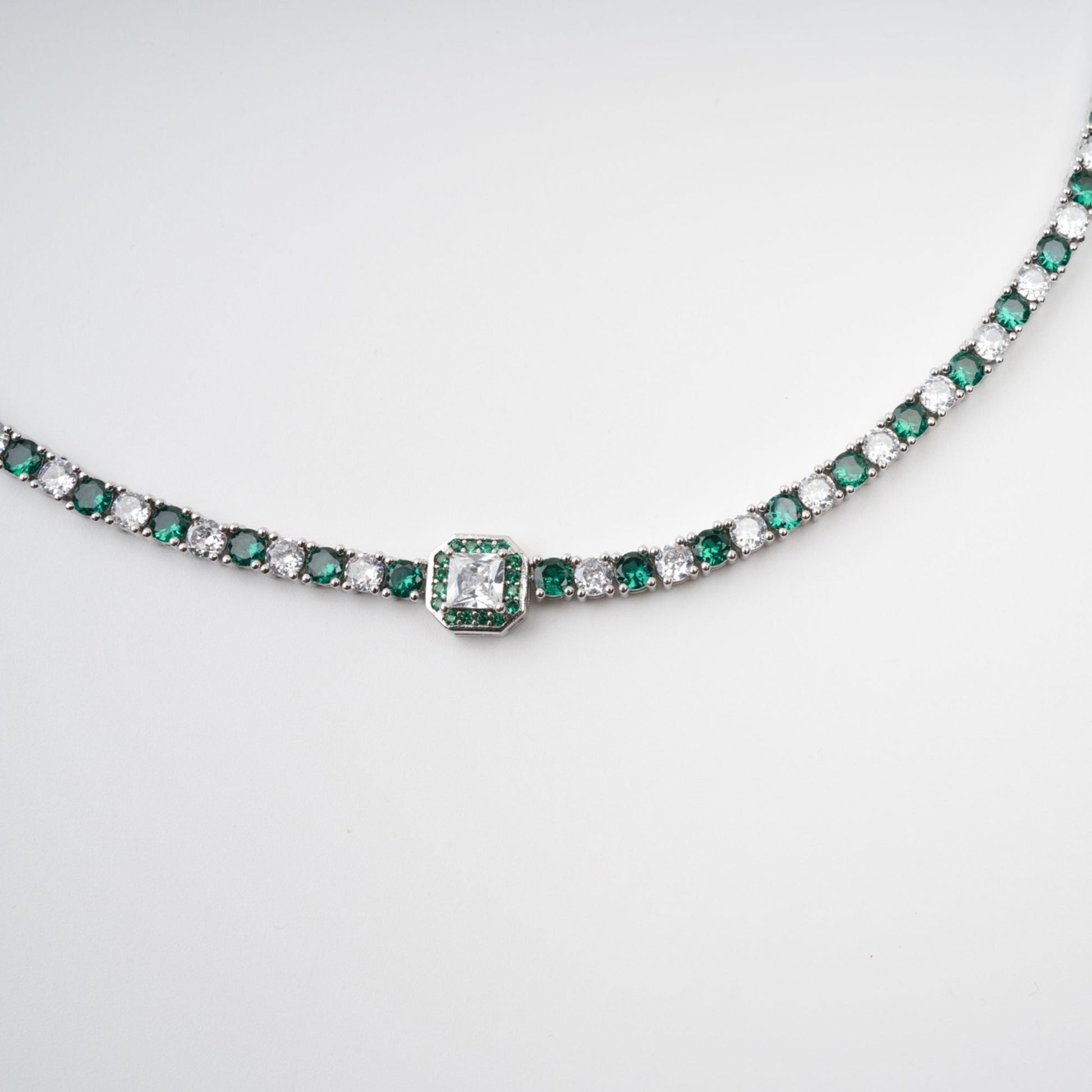 Héloïse Green Crystal Embellished Necklace Avalabel