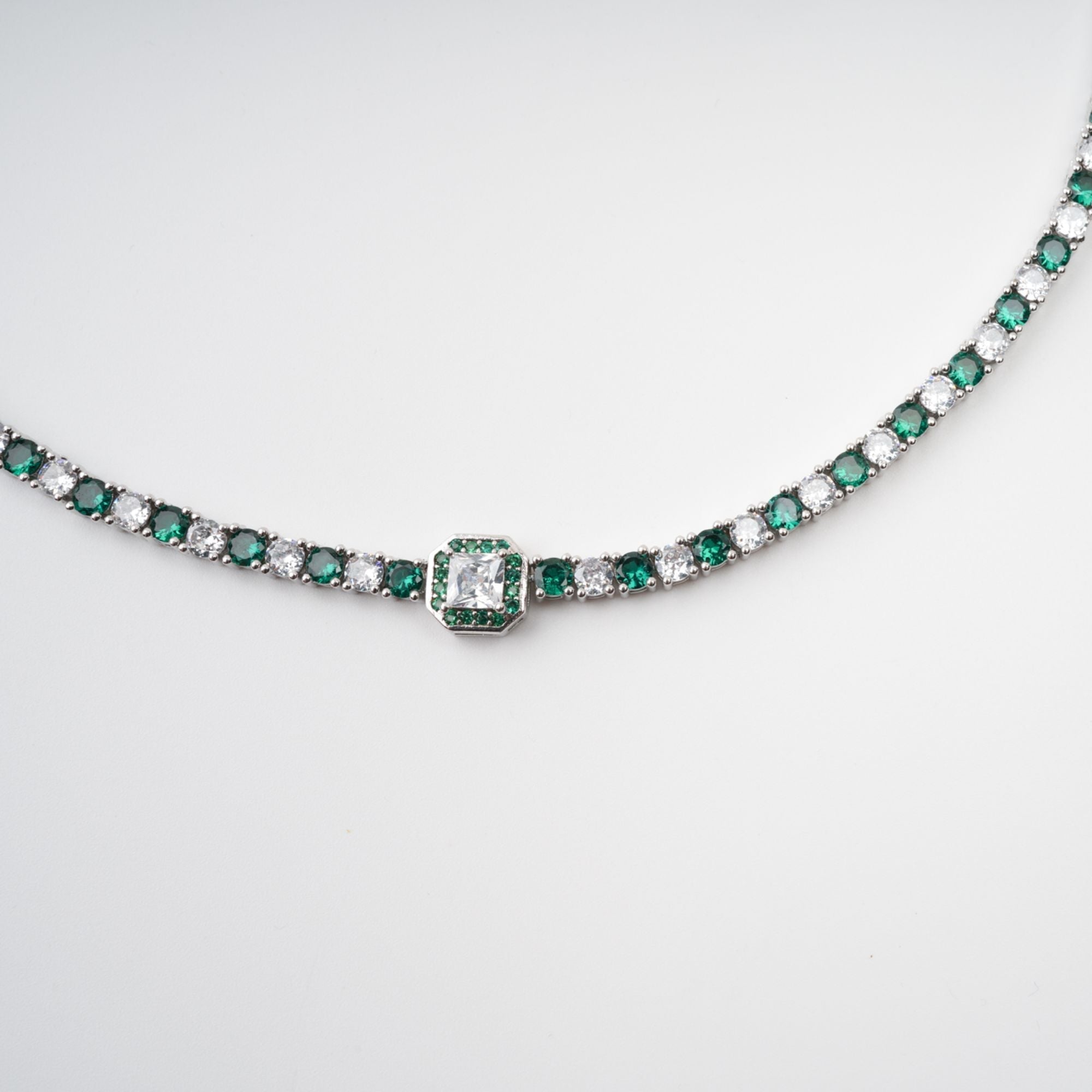 Héloïse Green Crystal Embellished Necklace Avalabel