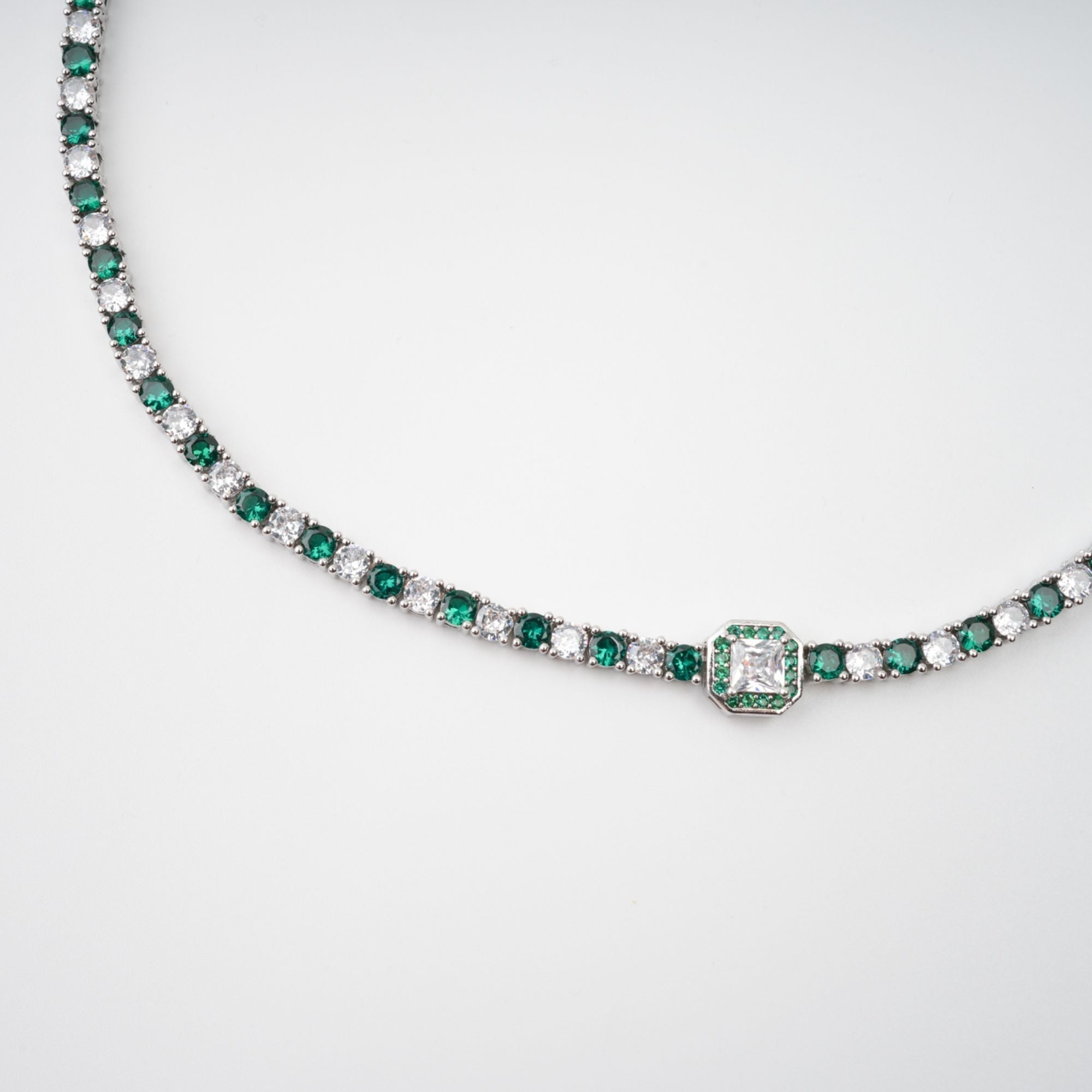 Héloïse Green Crystal Embellished Necklace Avalabel
