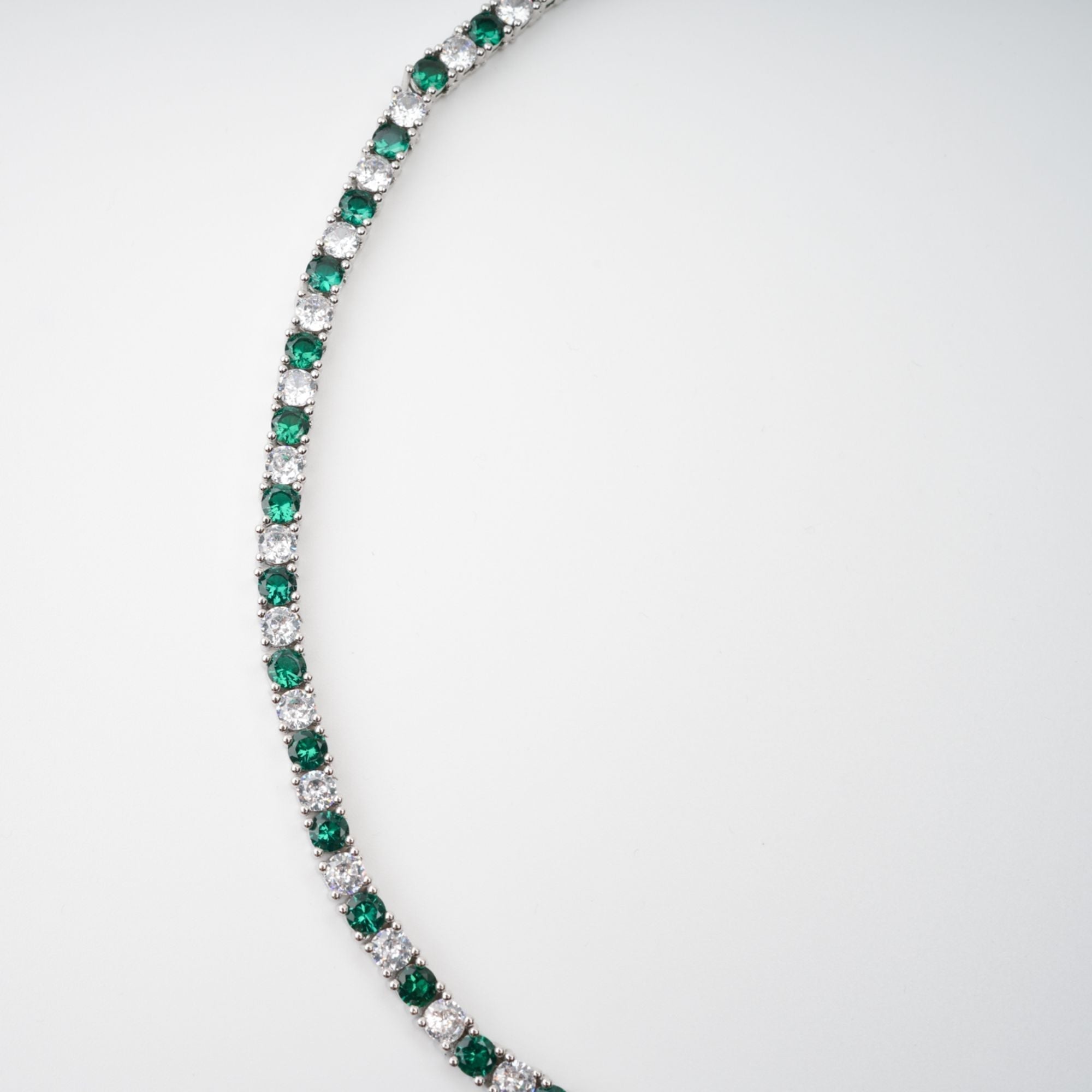 Héloïse Green Crystal Embellished Necklace Avalabel
