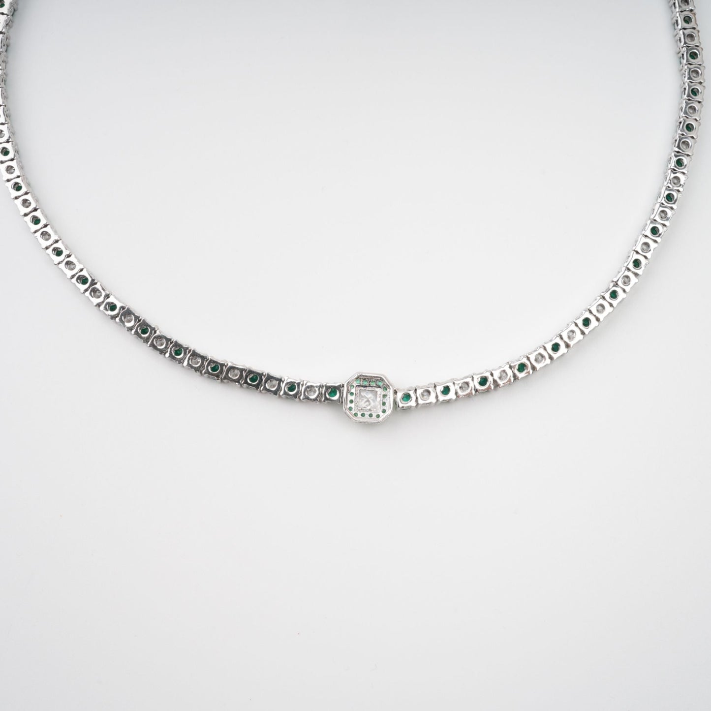 Héloïse Green Crystal Embellished Necklace Avalabel