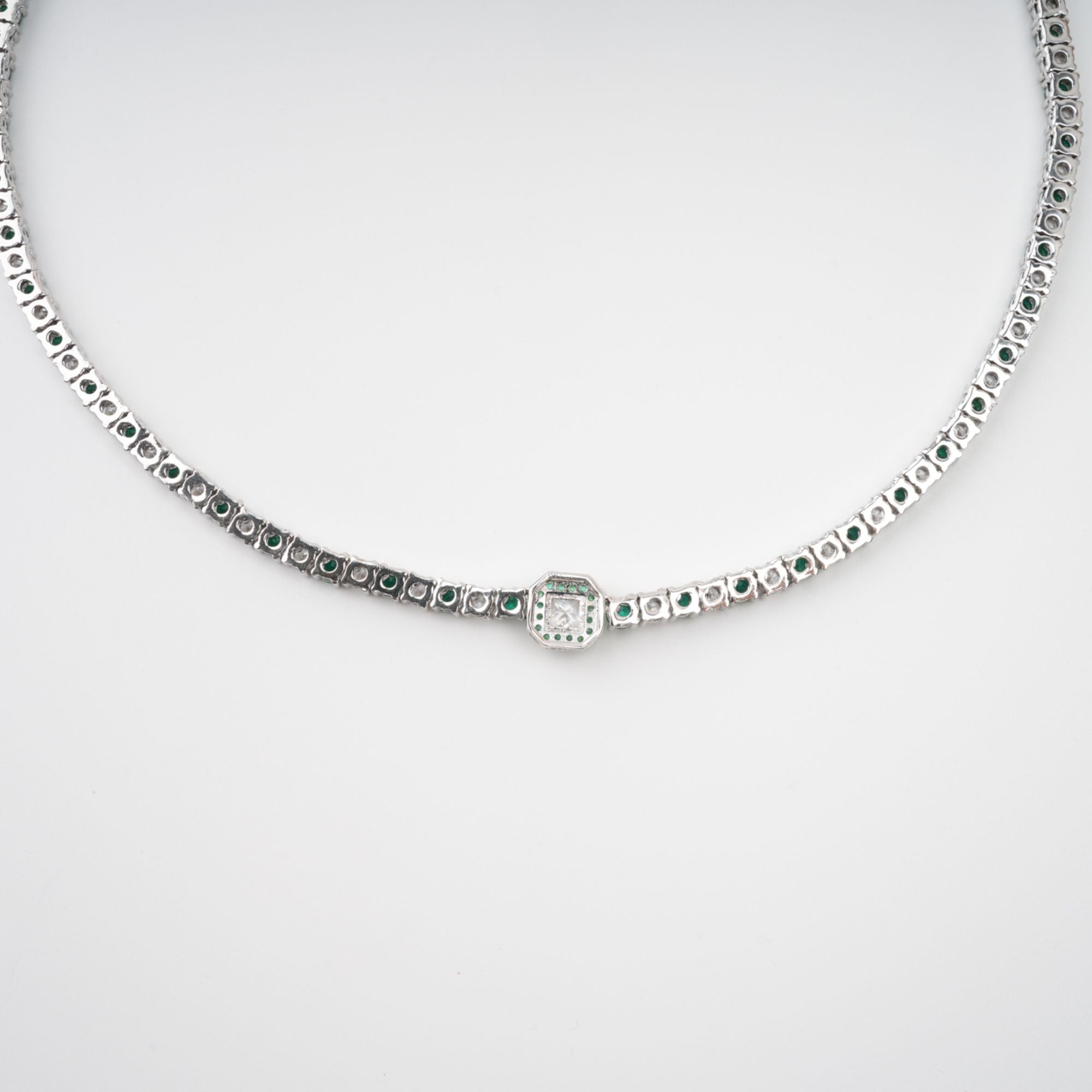 Héloïse Green Crystal Embellished Necklace Avalabel