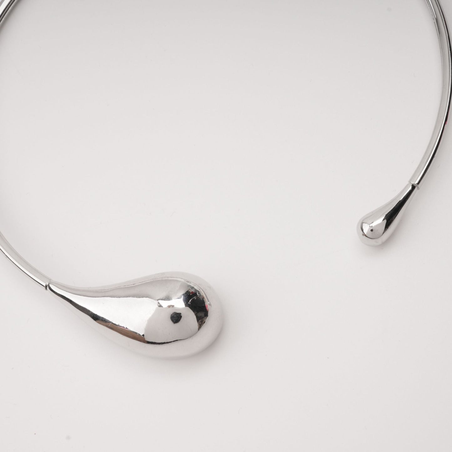 Axelle Waterdrop-Shaped Necklace Avalabel