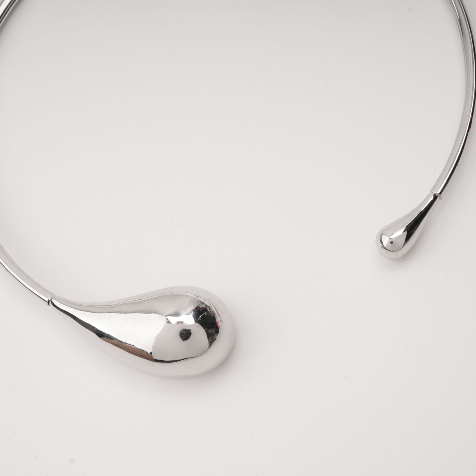 Axelle Waterdrop-Shaped Necklace Avalabel