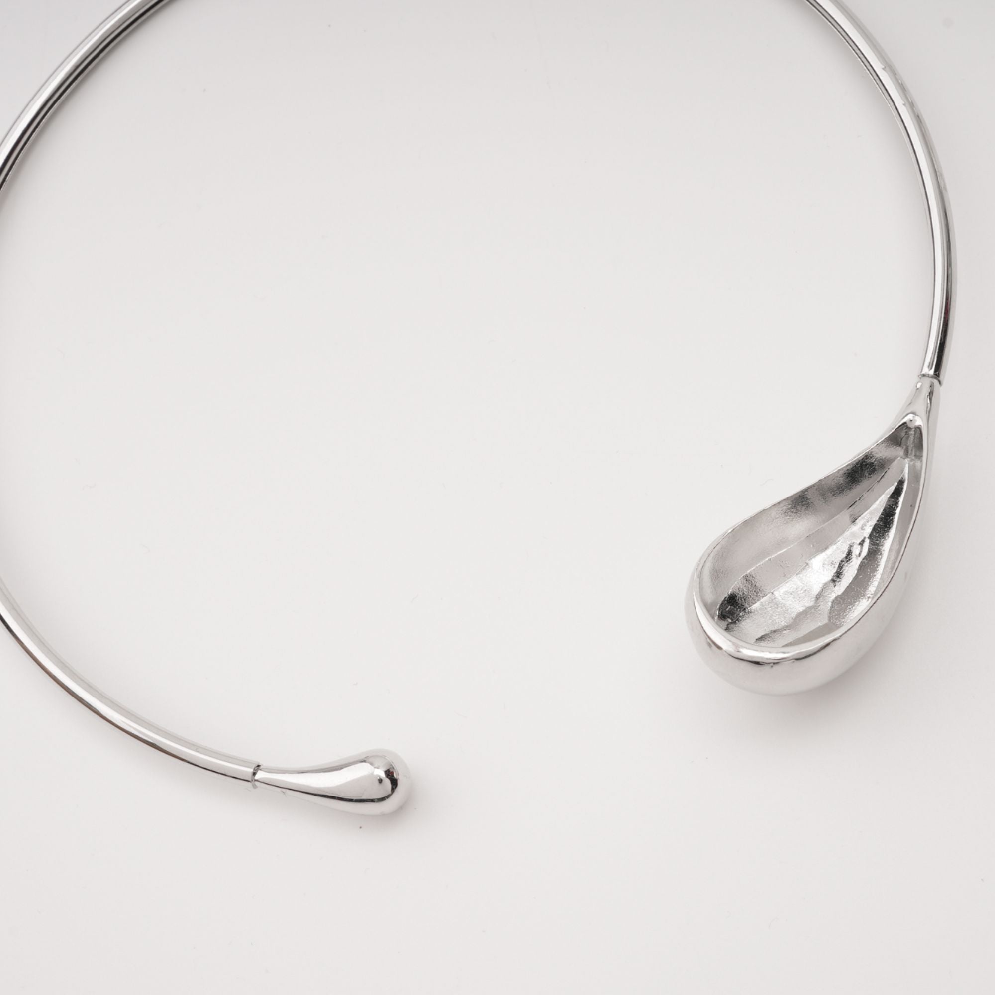 Axelle Waterdrop-Shaped Necklace Avalabel